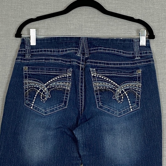 Wallflower Bootcut Low Rise Jeans Sz 11 Decorative Stitching Factory Fading - Picture 4 of 8